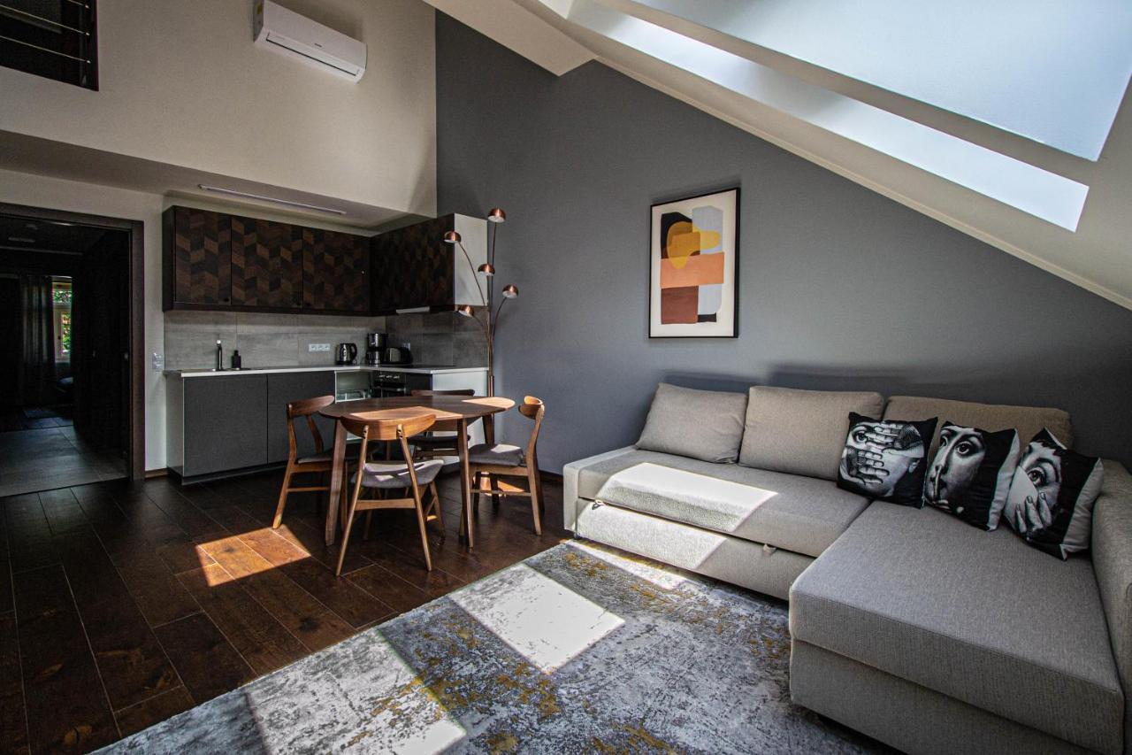 Quite Loft With Balcony And 3 Air Conditioners Praga Exterior foto