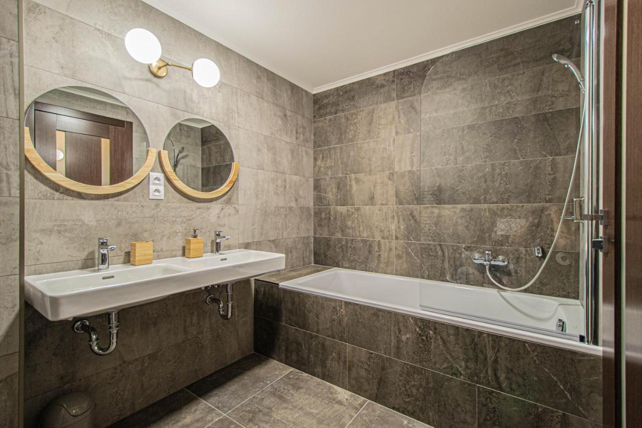 Quite Loft With Balcony And 3 Air Conditioners Praga Exterior foto