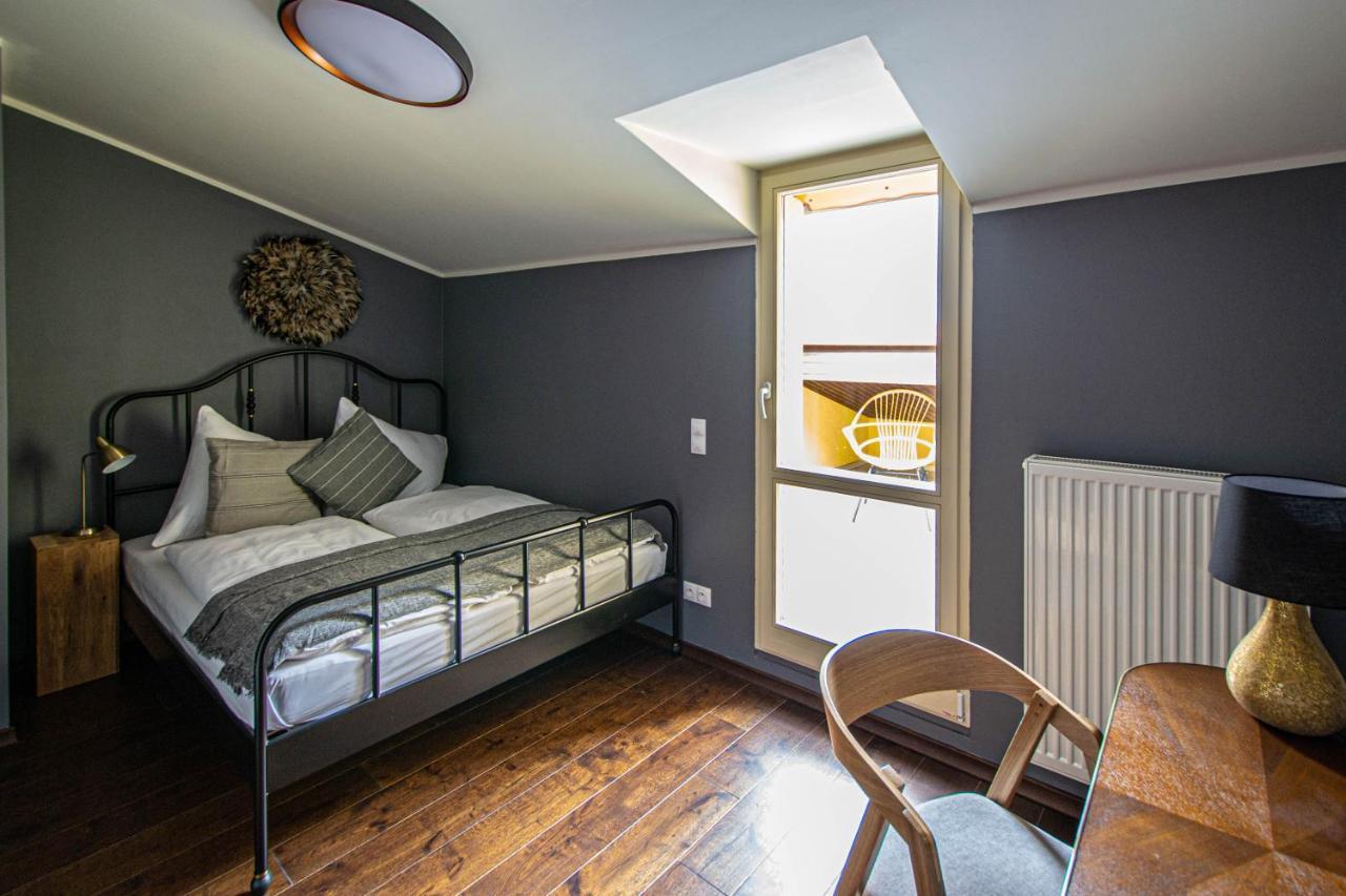 Quite Loft With Balcony And 3 Air Conditioners Praga Exterior foto
